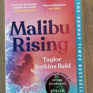 Säljer min kopia av Malibu Rising. Den har aldrig läst så är i nytt skick. Boken är i pocket.