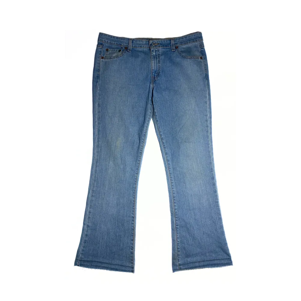 Size: 33/30. Ljusblå. Condition: vintage. Alla jeans är uppmätta av oss! Har ni frågor eller funderingar är det bara slide DM, tveka inte!. Jeans & Byxor.