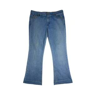 Size: 33/30. Ljusblå. Condition: vintage. Alla jeans är uppmätta av oss! Har ni frågor eller funderingar är det bara slide DM, tveka inte!
