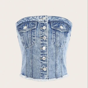 Jeans topp - Säljer denna sjukt fina jeans topp från shein. Köpte för 179kr. Säljer pga att jag inte använt så mycket.