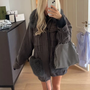 Custommade Jacka - Grå jacka ifrån custommade. Dubbelstorlek S-M💕