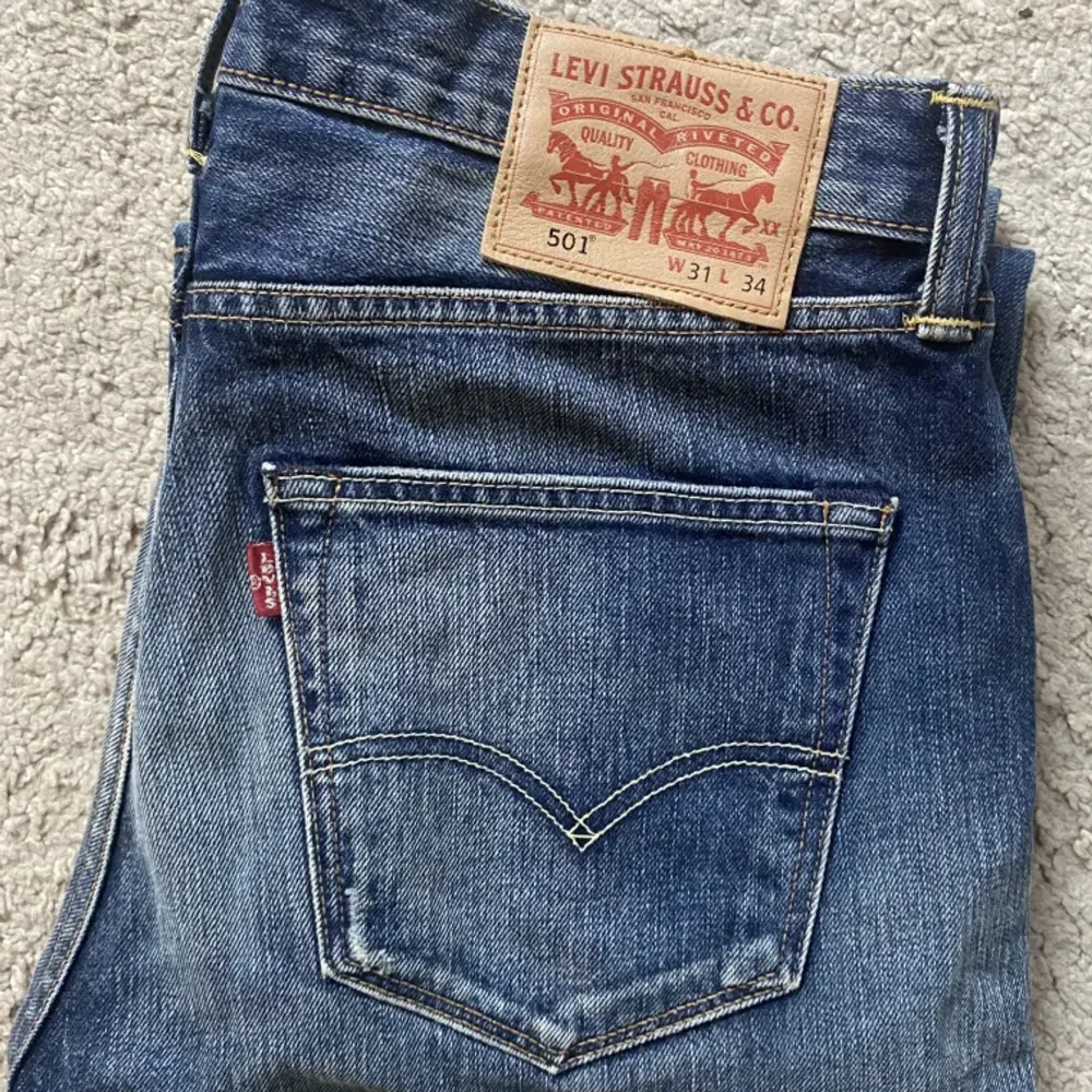 Vintage 501or i st 31 längd 34. Långa på mig som är 165 cm men går att klippa av. Är vanligtvis en S/M . Jeans & Byxor.