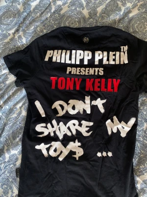 Philipp plein tröja - Använd vid få tillfällen!  Philipp plein tröja i stl M, men funkar för s 