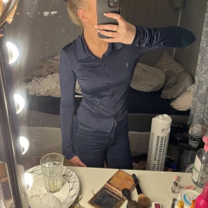 Skott tröja  - Säljer denna topp som aldrig är använd st xs 