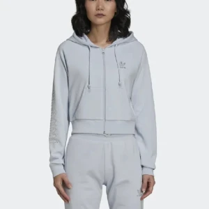 Adidas Luxe 2000s - Supercool 2000-tal inspirerad tracksuit från adidas. Den har blivit lite nopprig i ljumsken, därav priset. Sparsamt använd, tveka inte att höra av dig vid eventuella frågor ⭐️