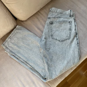 Hope rush  - Ett par jeans som är lite förkortade hos en skräddare. Borde passa om du är runt 178-184 Köpta på hope för ca 1900. 