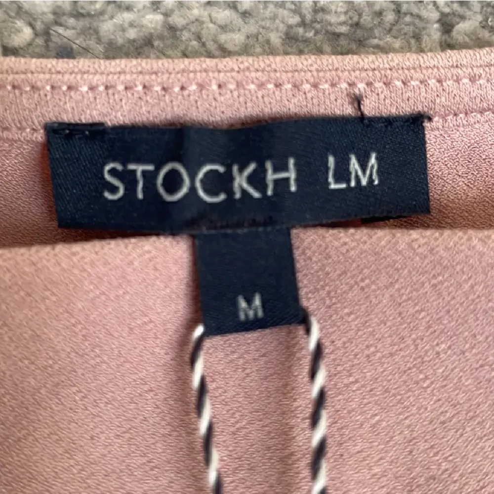 Fin blus från märket Stock lm aldrig använd Storlek M. Blusar.