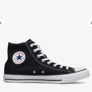 Converse - Storlek 37. Dem är slitna, men det är inga större skador på dem. Skriv för fler bilder!