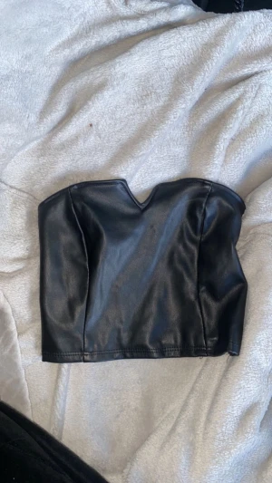 Tub topp  - Säljer denna läder tub toppen pågrund av att jag inte ha någon användning av den, har använt den 1 gång💓