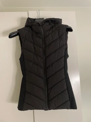 Zara väst  - Säljer då jag inte använder!! Köpt för 400kr💘