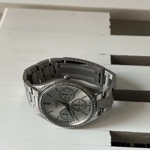 Klocka - En klocka som är köpt på Ur och Pen för några år sedan. 