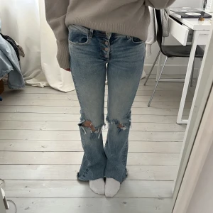 Bootcut jeans - Snygga midwaist bootcut jeans från Zara 🖤