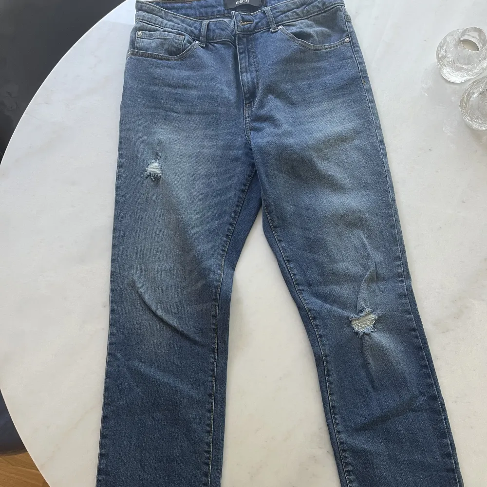 Blåa jeans från ellos, sparsamt använda!. Jeans & Byxor.