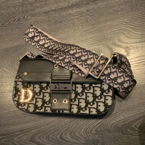 Dior väska kopia  - Kopia dior väska, oanvänd  Mycket fint skick
