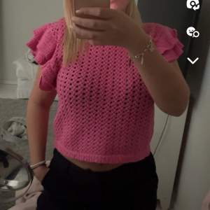 Säljer denna superfina tröja ifrån Hm i storlek S som tyvärr inte kommer till användning 💕 använd endast 1 gång, bra skick! Nypris 400 