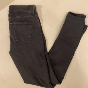 Replay Hyperflex Jeans  - Hej! Säljer nu mina Replay Hyperflex jeans i storlek 29, fint skick. Tveka inte på att höra av dig om du har frågor kring varan!