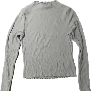 Fin tröja - Fin blå tight tröja som är lite för stor för mig. Har inga stora tecken på användning. Om ni har frågor eller vill ha mer bilder är det bara att fråga! :)