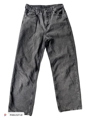 Svarta baggy jeans  - bra kvalitet, bara använda 2 gånger. 