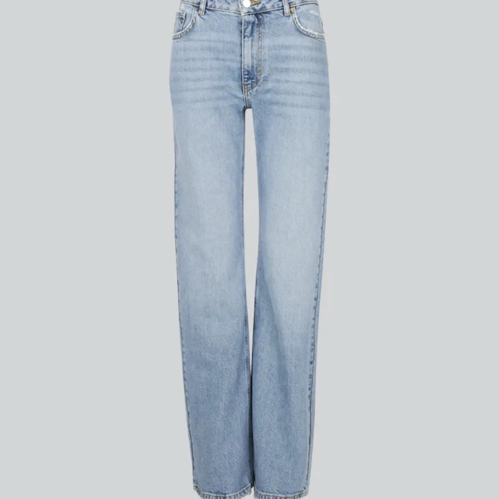 jeans från bikbok! bra i längd om du är 170 och uppåt. Jeans & Byxor.
