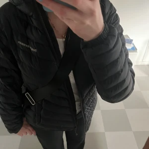 peak performance jacka - LÄGGER UPP IGEN! köpte förra året så bara en vinters användning! köpt för 2700, skriv om ni vill diskutera  priset! Inga defekter eller liknande! 
