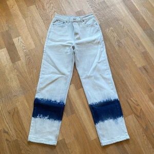 Jeans - Jeans med coolt tryck. Använda ett fåtal gånger. Som helt nya 