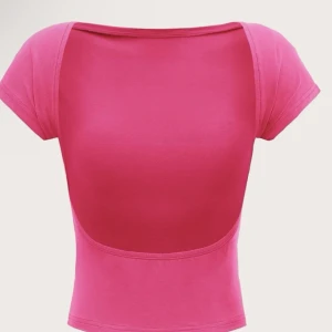 topp - säljer denna fina fest topp med öppen rygg då den inte används längre💞💞🩷💗strl xs-s