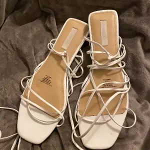 Fina sandaler med snöre från H&M, använda ett få antal gånger 