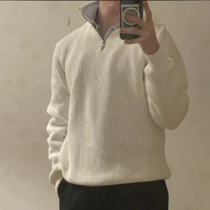 Quarter Zip  - En bra quarter zip I perfekt skick. Perfekt för vintern 