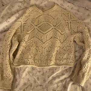 Söt stickad tröja  - Jättefin och skön stickad tröja från zara!!