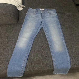 Jeans  - Knappt använda 