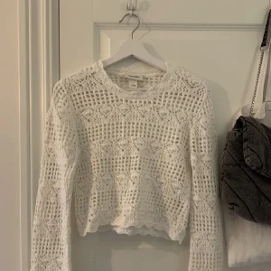 Virkad topp - Virkad tröja från Monki 🥰 bra skick, stl S men passar även XS bra 
