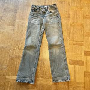 Midwaist jeans från zara, de är använda en gång. Skriv för fler bilder❤️