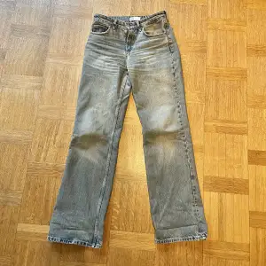 Midwaist jeans från zara, de är använda en gång. Skriv för fler bilder❤️