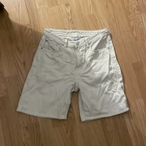 Yoke jorts - Tja säljer dessa feta par av yoke jorts! Tveka inte med frågor!