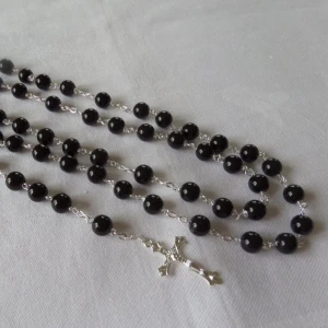 Fint Radband  - Ett jätte vacker halsband/radband. Väldigt bra kvalite.  Väldigt sparsamt använd.