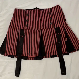 Trippe nyc kjol - Kjol fran tripp nyc i storlek xs, men passar även på mig som har storlek S. Kostade 850kr när den köptes.