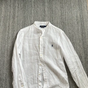 Ralph lauren skjorta  - Tjena! Säljer min polo Ralph lauren, inga defekter på den skick 10/10 använd 1 gång. Nypris 1300kr och är öppen för byten. MVH Simon