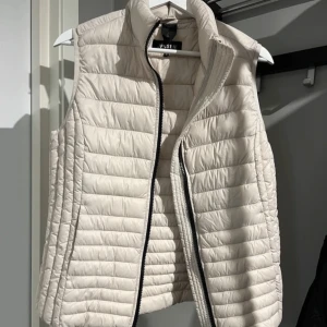 Väst - Väldigt snygg på men för stor för mig 