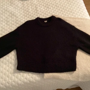 Mohair tröja - Tröja från arket men köpt på hm. Fin och varm tröja. Sitter lite oversized, inga defekter. Lägg gärna prisförslag 😊