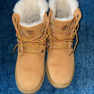 TIMBERLAND SKOR - Anti Fatigue  - Timberland skor (Anti Fatigue) storlek EU 38,5.  UK 5,5.   Säljer pga för små. Använt en gång ute.   