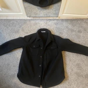 Ull overshirt  - En otroligt fin 100% ull overshirt från zara. Passar perfekt till vintern och hösten 