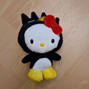 Hello Kitty gosedjur - Jättegulligt Hello Kitty gosedjur, som nytt förutom lappen som är avklippt. 🎀