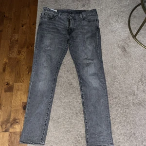 Levis 511 - Grå Levis 511 storlek 32.32 Bra skick knappast använda