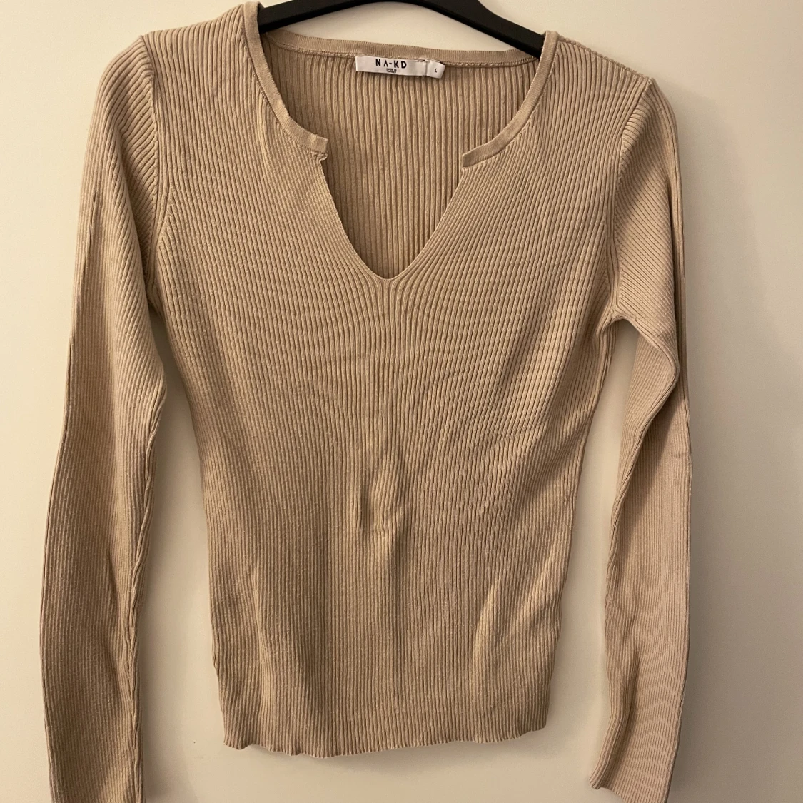 Ribbstickad tröja NA-KD