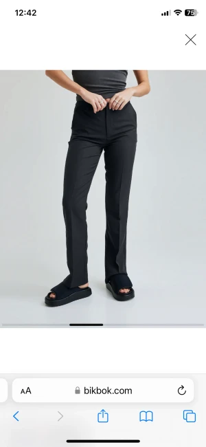 Kostymbyxor  - Säljer Vilma kostymbyxor från bikbok då de inte används.