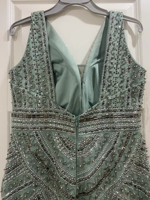 Fest klänning  - Fest klänning använd 3 timmar 