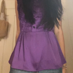 Blus💓 - Fin blus, den ser längre ut på bilden än va den egentligen är❤️‍🔥