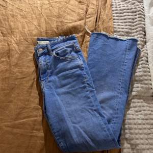 Ett par jättefina gina tricot jeans i s men den kan passa som xs, stretchigt material och SUPER sköna! Kom privat för bilder eller frågor❤️ (Priset kan diskuteras❤️❤️)
