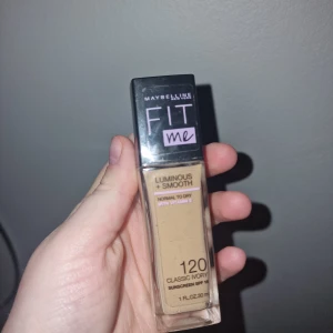 Foundation - Helt ny, i färgen 120 Classic Ivory