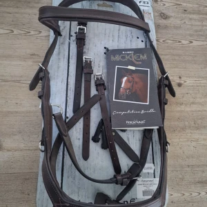 Micklem träns  - Helt nytt ändast provar! Säljer då det tyvärr va för litet. Skriv gärna för föer bilder. Ny pris 1650 men Säljer för 1000kr ink frakten💞